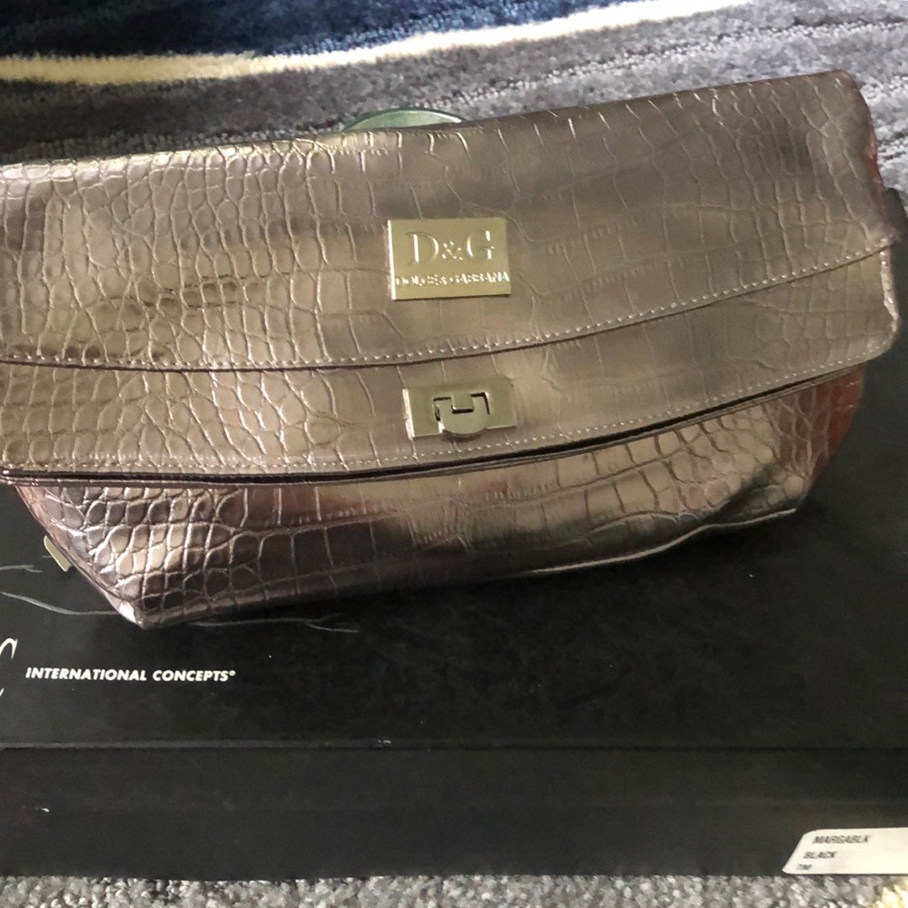 Clutch bag with removable chain strap